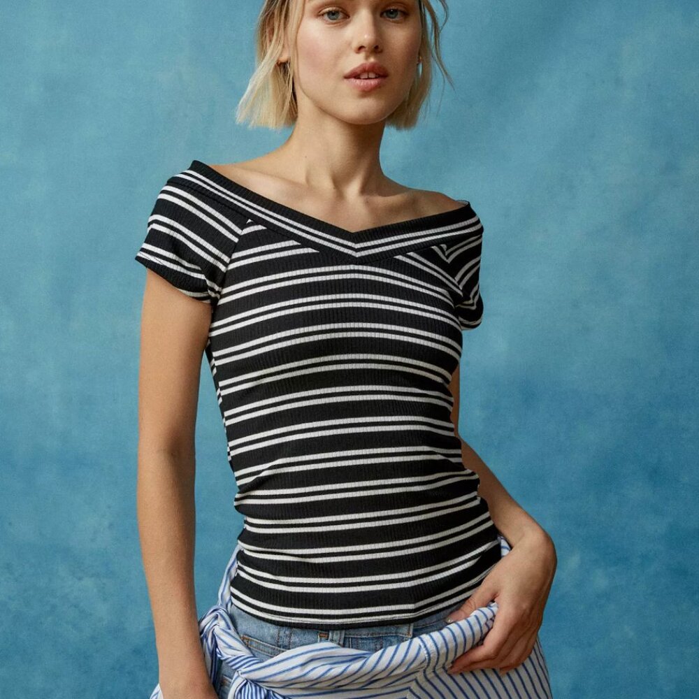 BDG Shannen V-Neck Top